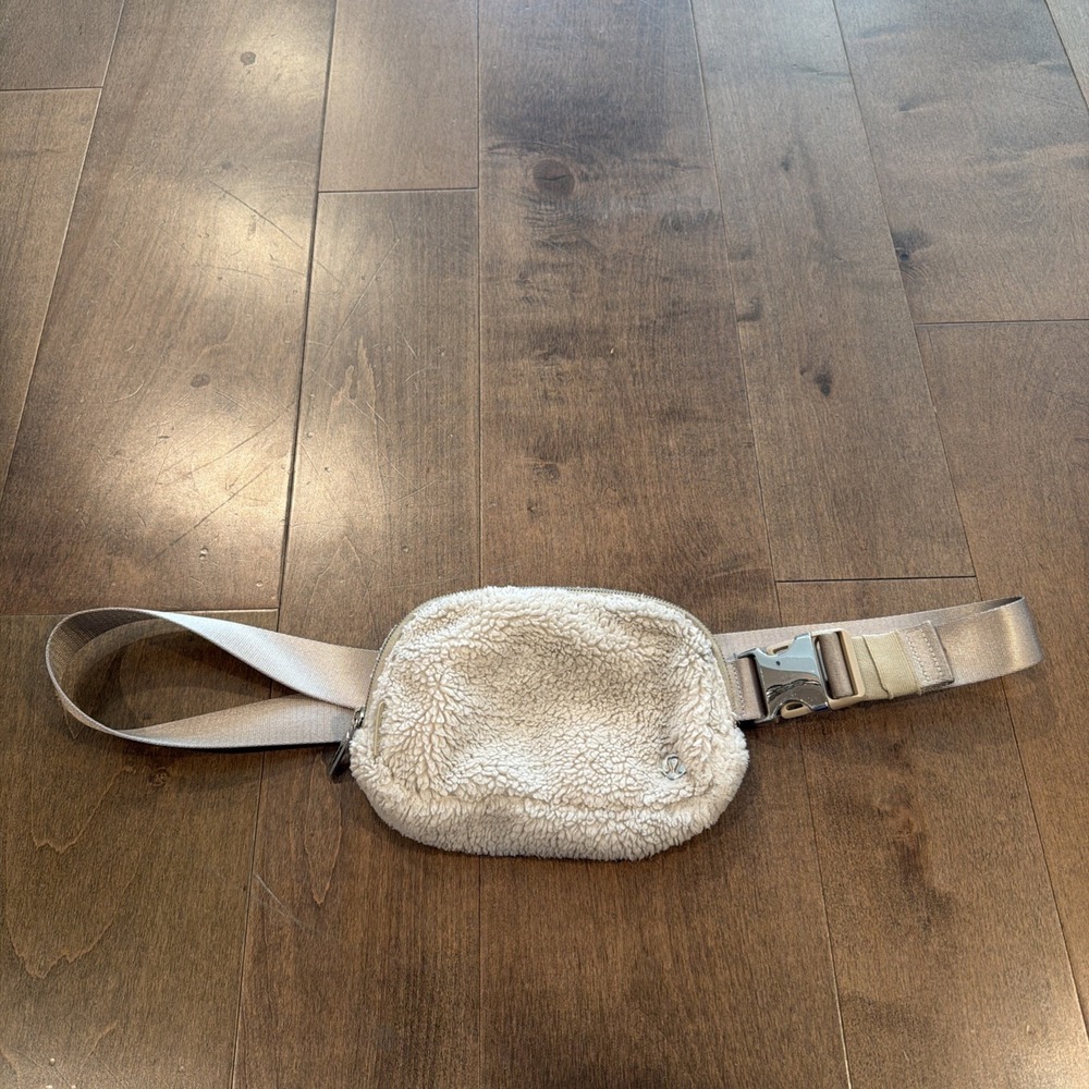 Lululemon Everywhere Belt Bag Sherpa Cream Fleece Logo Crossbody – Used